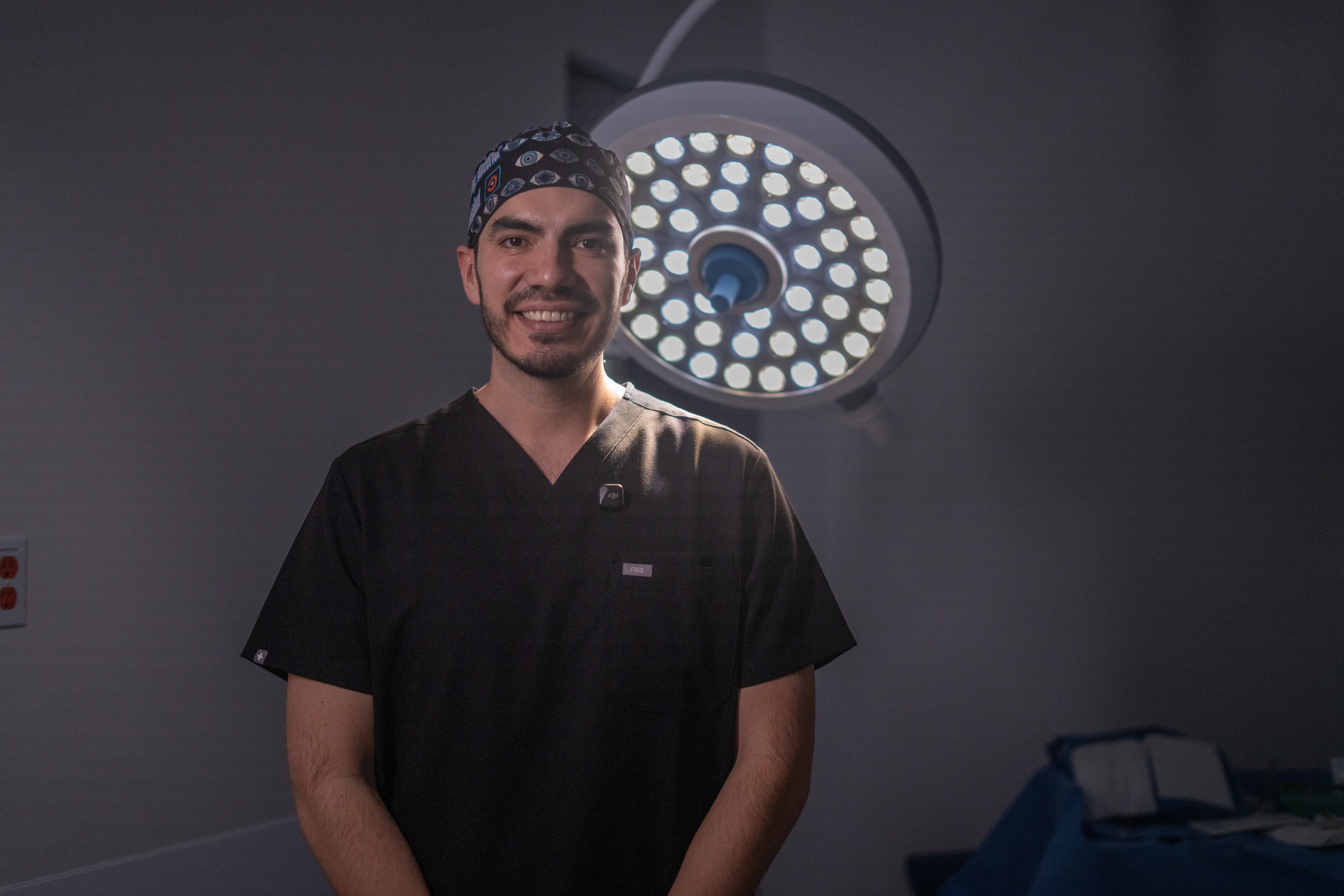 Dr. Raúl Zuñiga en Quirófano